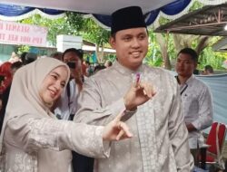Bupati Dico Nyoblos di TPS 01 Tunggulrejo, Ajak Warga Kabupaten Kendal Gunakan Hak Pilihnya
