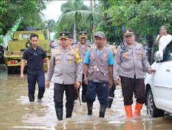 Banjir Melanda Kabupaten Jepara : Kapolres Turun Langsung Salurkan Bantuan dan Evakuasi Warga