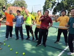 Jumat Ceria BPS Jepara: Tenis, Tawa, dan Semangat Kebersamaan