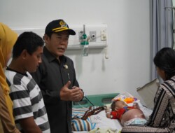 Ketua DPRD Jepara Kunjungi Balita Penderita Kanker di RSUD Kartini