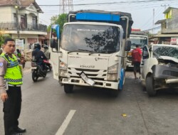 Joeng Biru Jadi Saksi, Tiga Kendaraan Bertabrakan dalam Sekejap Kerugian Rp30 Juta