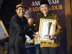 Ketua DPRD Jepara Raih Radar Kudus Award 2025: Bukan Sekadar Gelar, Tapi Bukti Kerja Nyata di Pendidikan, Sosial, dan Olahraga