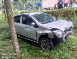 Rem Blong di Tikungan Keling, Daihatsu Ayla Terjun ke Jurang Sedalam 4 Meter