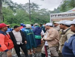 Gerindra Jepara Turun Langsung Bantu Korban Longsor Desa Tempur